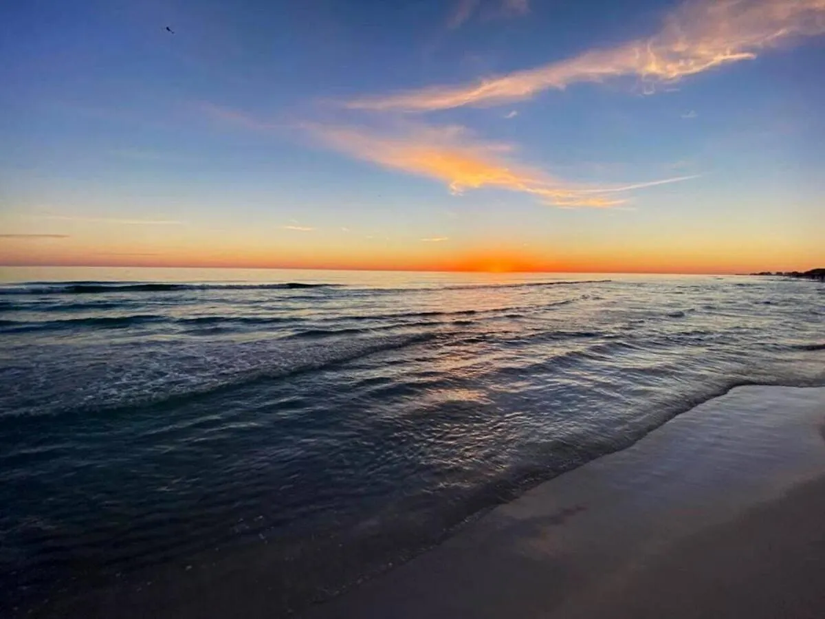 Cozy Beachfront Bliss With Ocean Views Destin United States