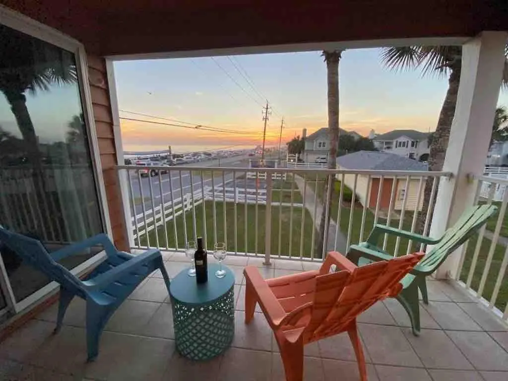 Cozy Beachfront Bliss With Ocean Views Destin