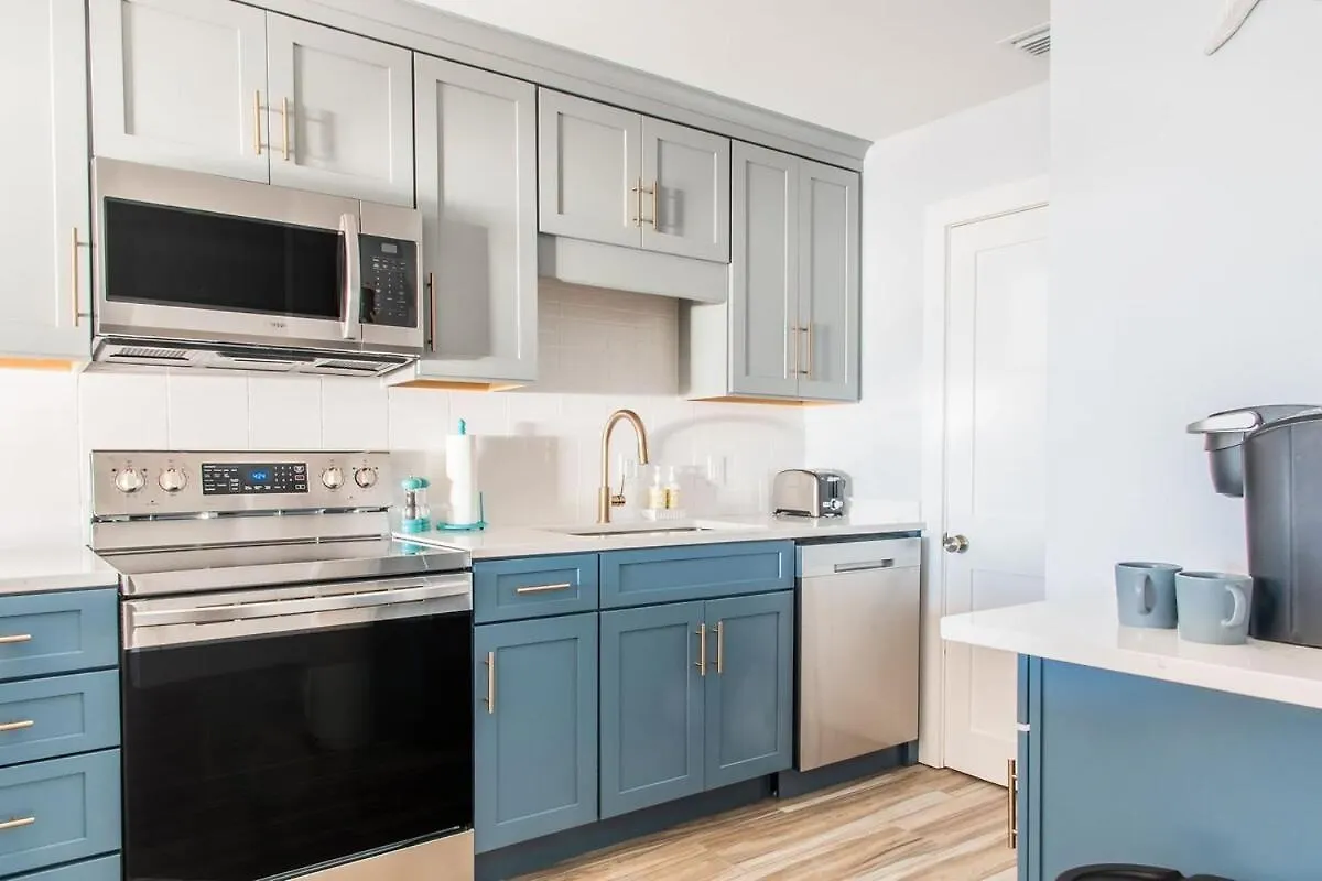 Cozy Beachfront Bliss With Ocean Views Destin