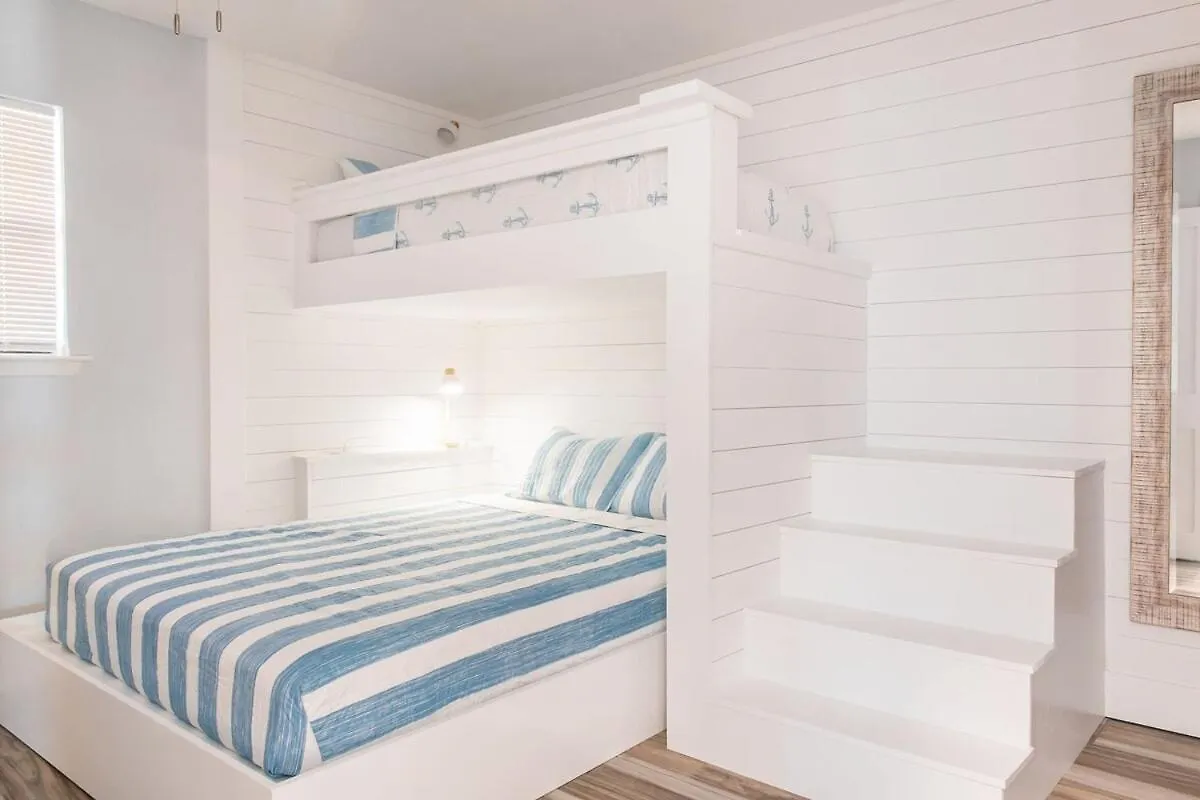 Cozy Beachfront Bliss With Ocean Views Destin United States