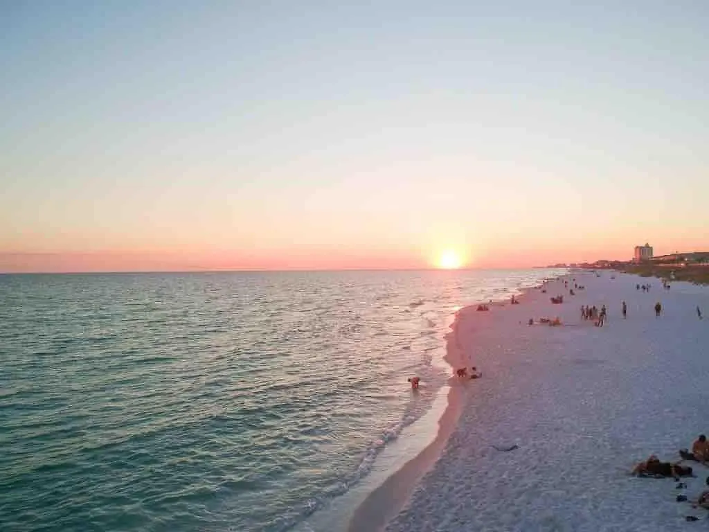 Cozy Beachfront Bliss With Ocean Views Destin 0*,